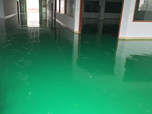 青島環(huán)氧地坪生產(chǎn)廠家分享了處理地坪漆中有毒物質(zhì)的技巧。